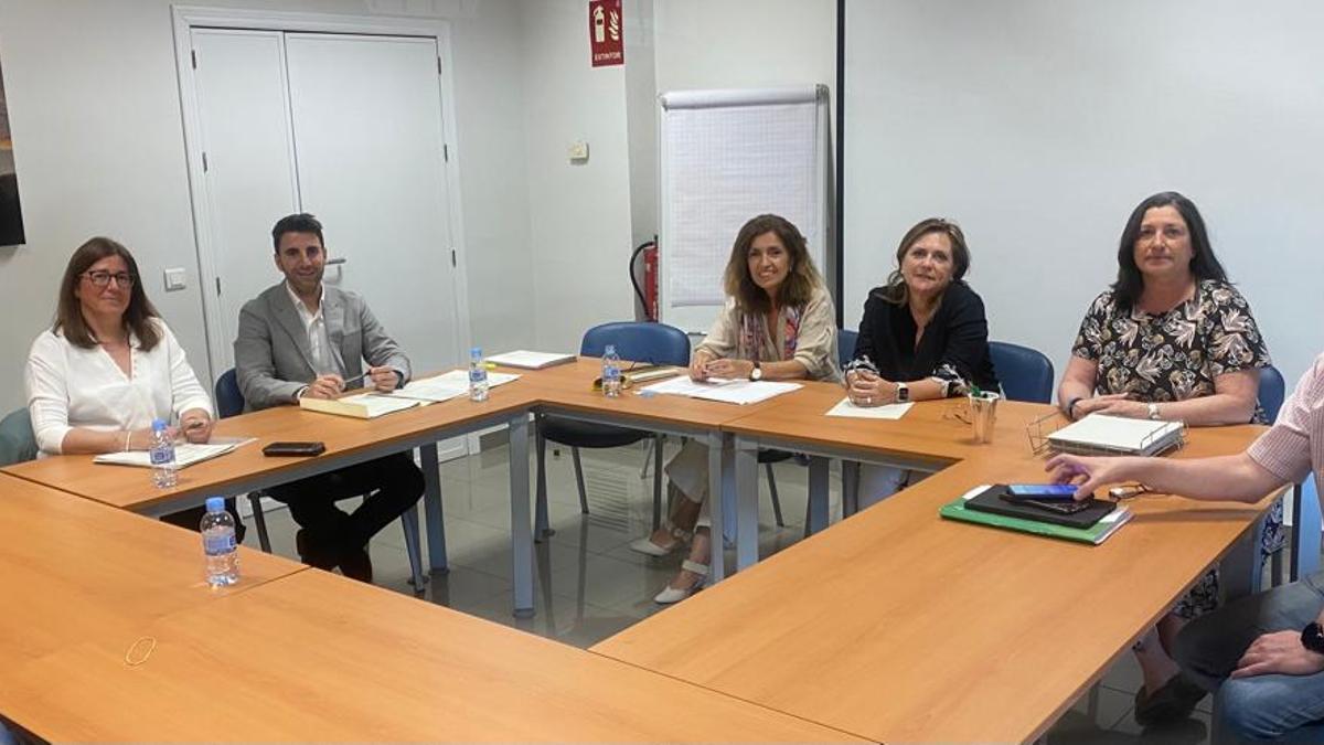 Asistentes a la reunión sobre el estado del agua en el norte de Córdoba.