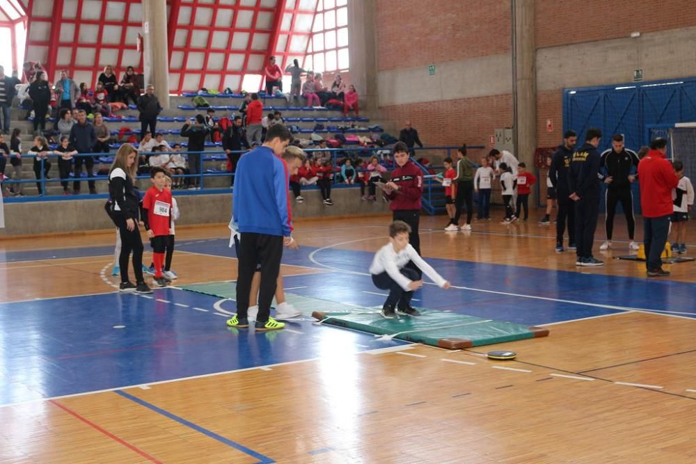 Jugando al atletismo en Alcantarilla