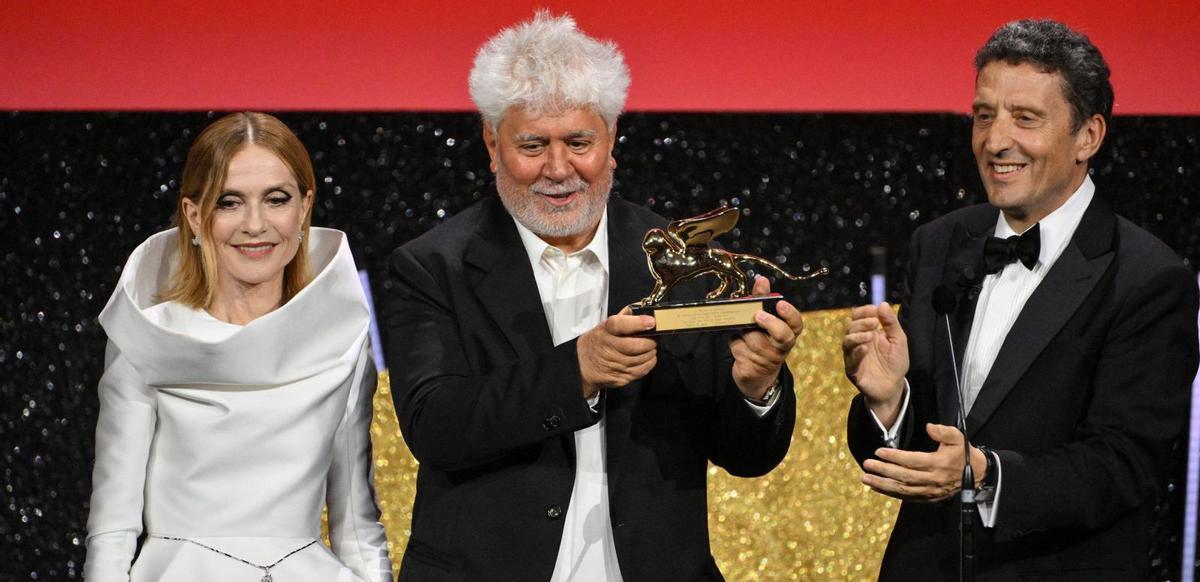 Almodóvar toca el cel a Venècia