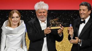 Almodóvar toca el cel a Venècia