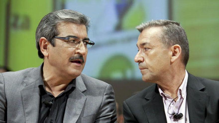Román Rodríguez (izquierda) y Paulino Rivero, en un acto público de CC y Nueva Canarias. i LP/DLP