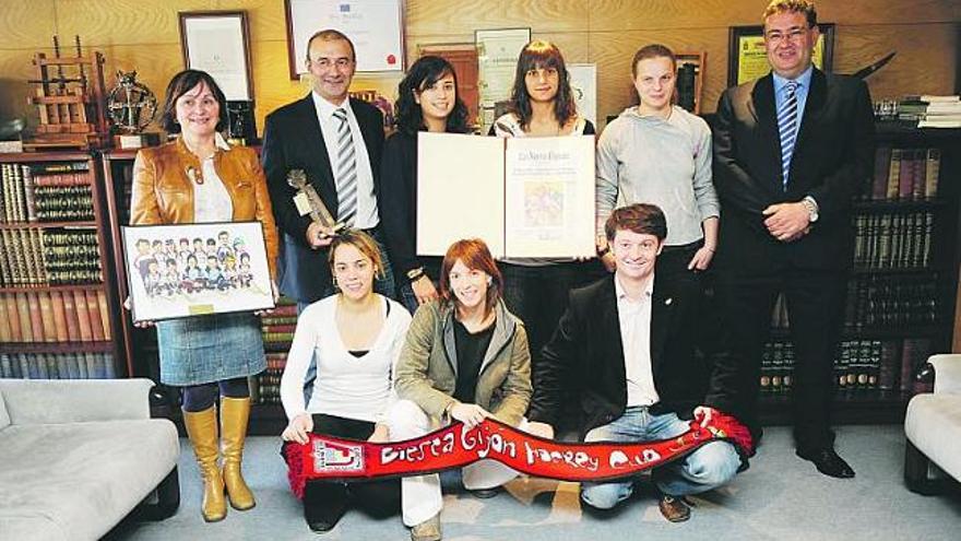 Por la izquierda, de pie, Manuela Suárez, Juan Ramón Naves, Sara González, Ainhoa García, Christina Klein y César Álvarez. Agachados, María Fernández, Marta Soler y Fernando Sierra.