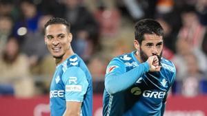 Isco celebra el tercer gol del Betis en Montilivi ante el Girona en el partido de Liga de la temporada 24/25