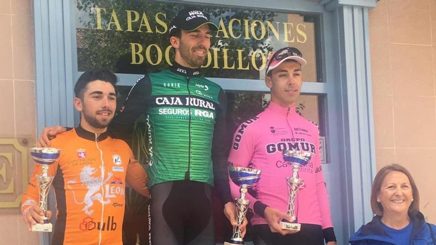 Eusebio Pascual, en los más alto del podio tras ganar en Segovia