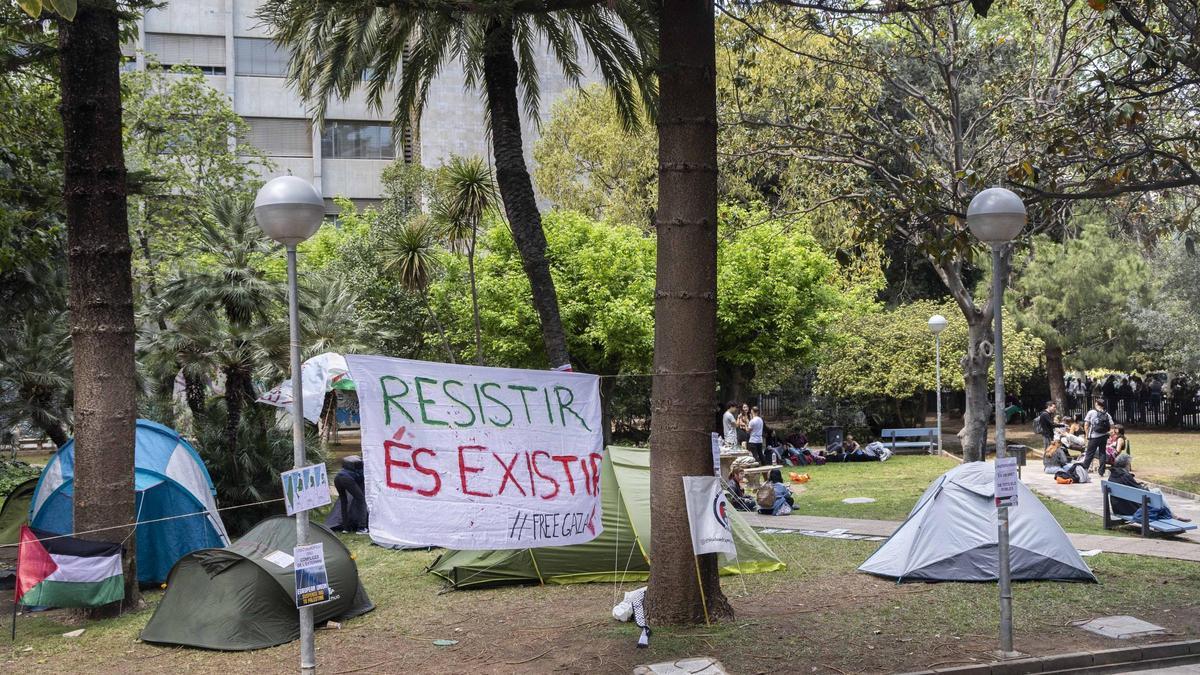 Campamento en favor de Palestina en la la Universitat de València.