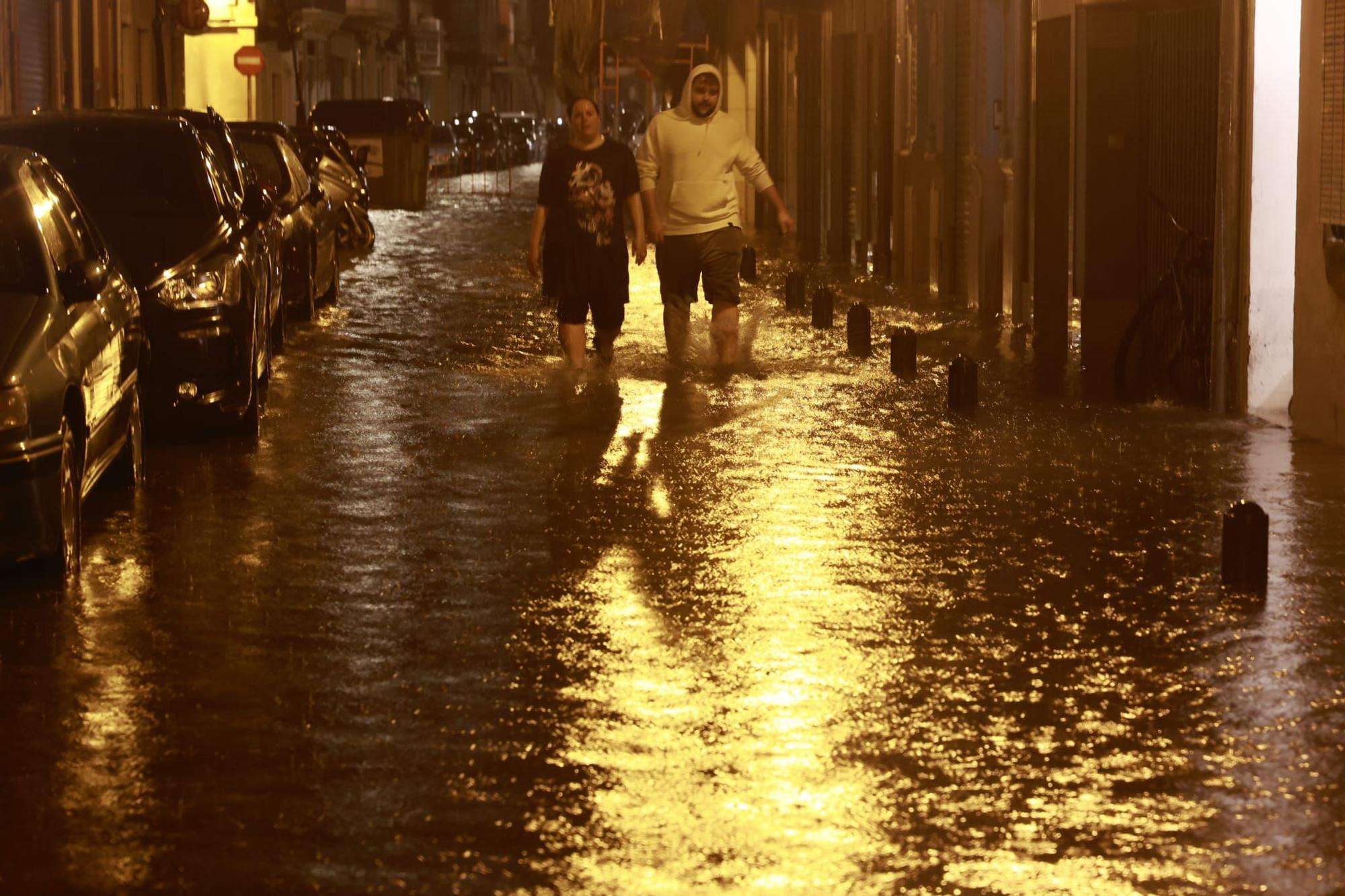 Las lluvias torrenciales descargan con fuerza sobre Valencia