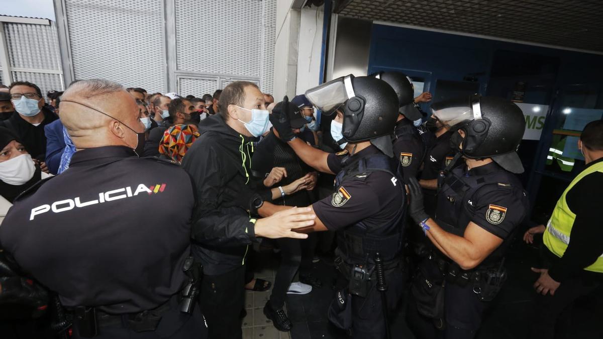 Las imágenes de los altercados en el Puerto de Alicante por el ferry a Orán