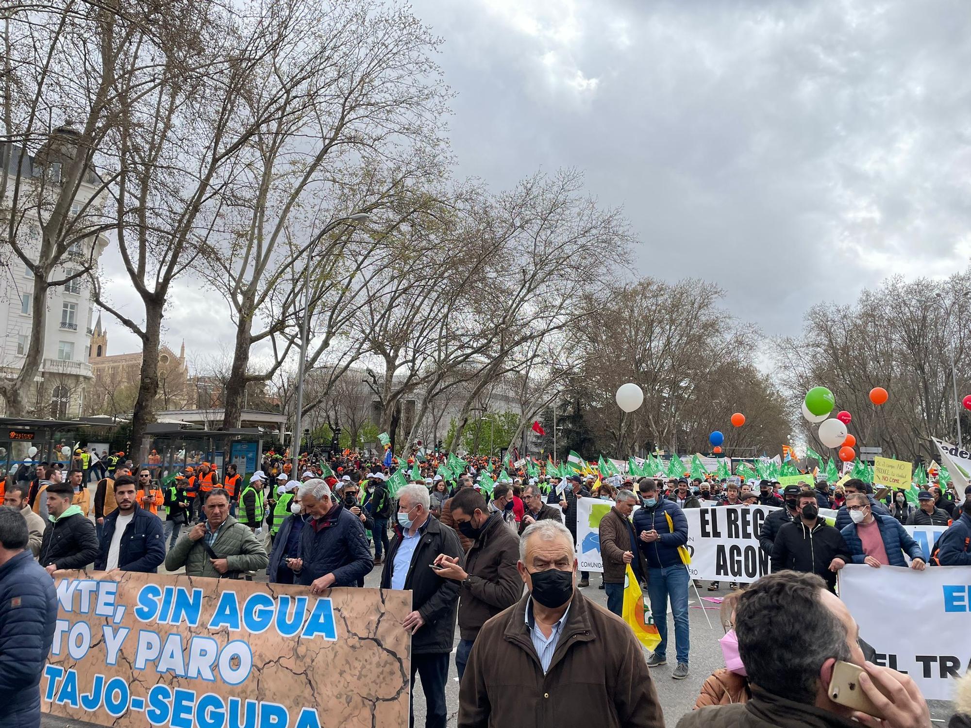 Arranca la manifestación en defensa del campo en Madrid con miles de agricultores y regantes de la provincia