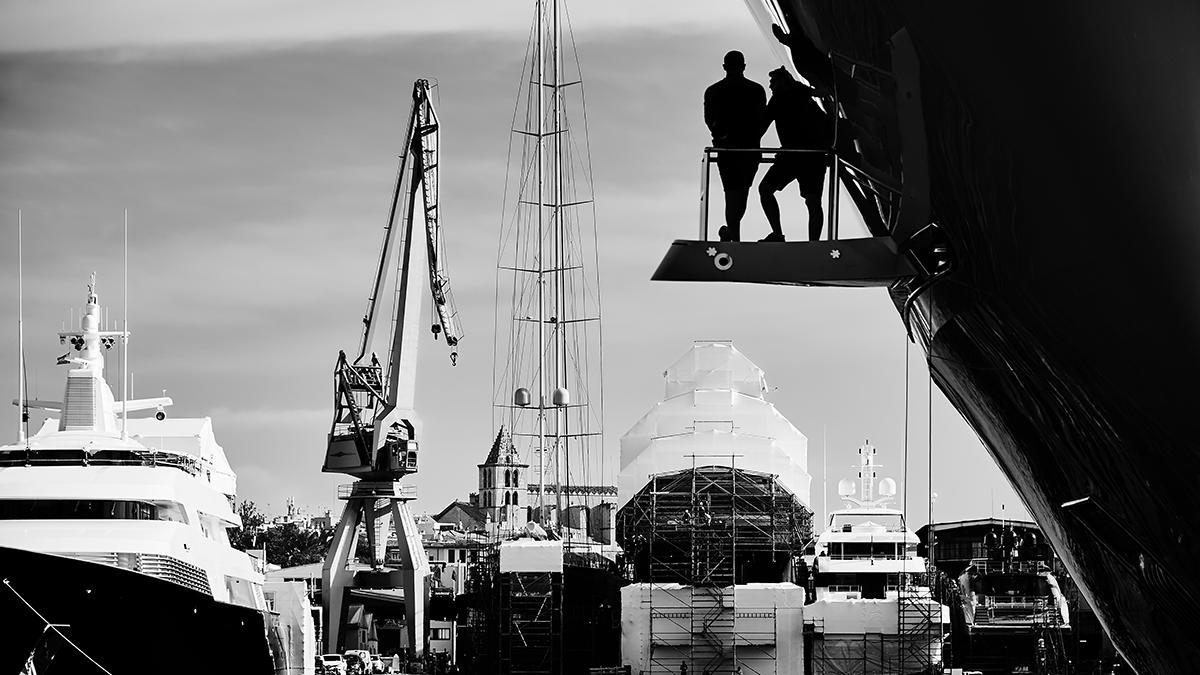 En Astilleros de Mallorca pueden trabajar en un solo barco hasta 250 personas de distintas empresa, nacionalidades y especialidades, un enorme reto de coordinación.