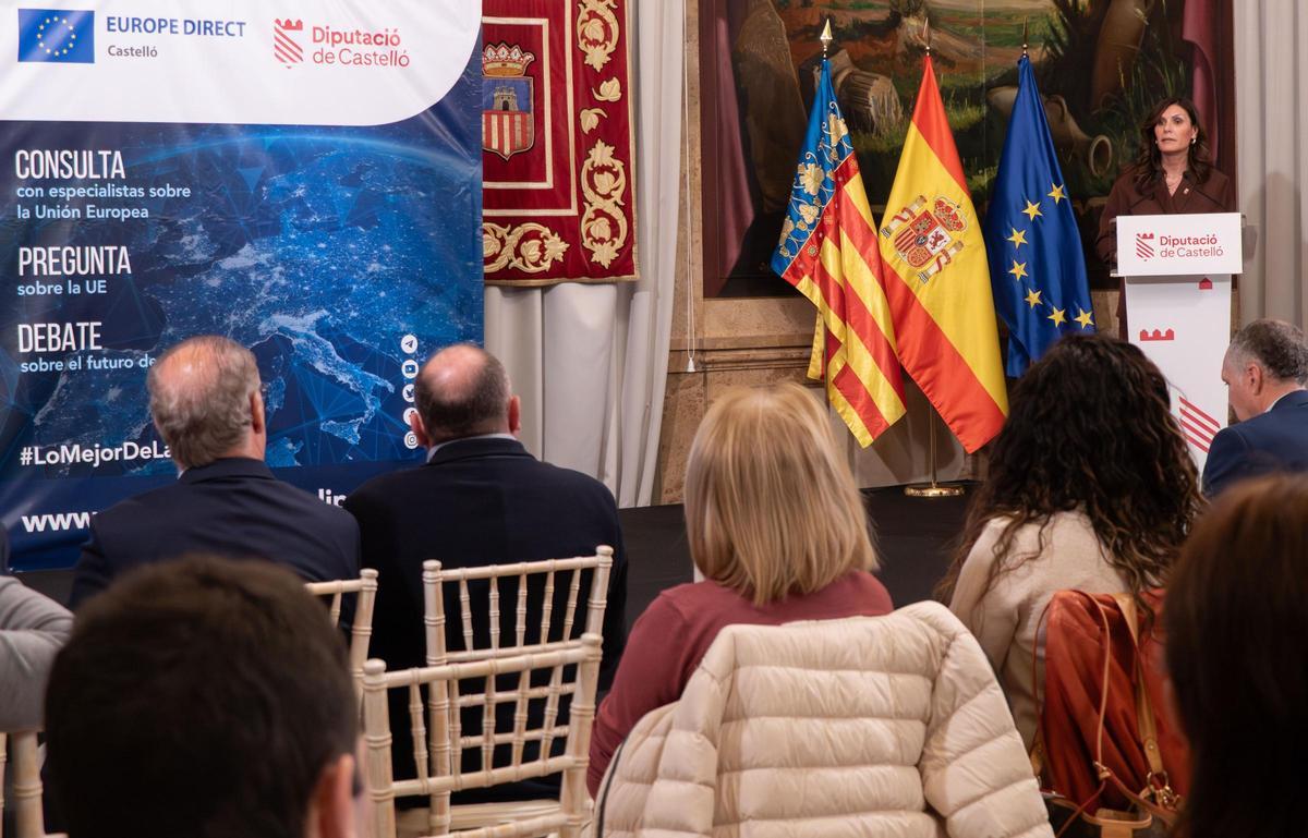 La vicepresidenta de la institución provincial y responsable de la Oficina de Fondos Europeos, María Ángeles Pallarés, durante su intervención