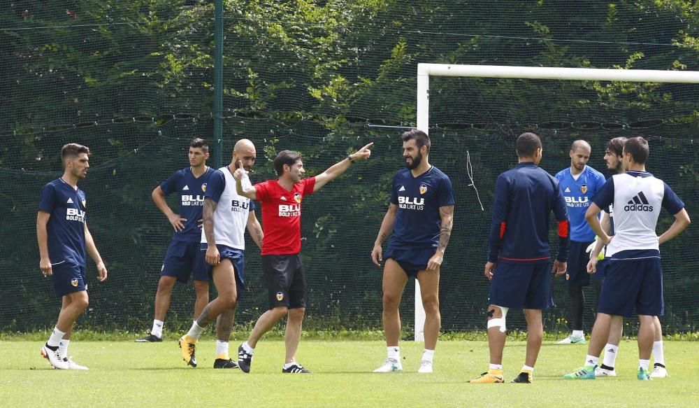 Alemany y Murthy, atentos al entrenamiento