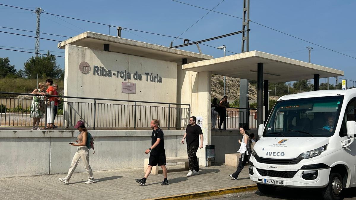Servicio municipal gratuito de transporte público en Riba-roja de Túria.