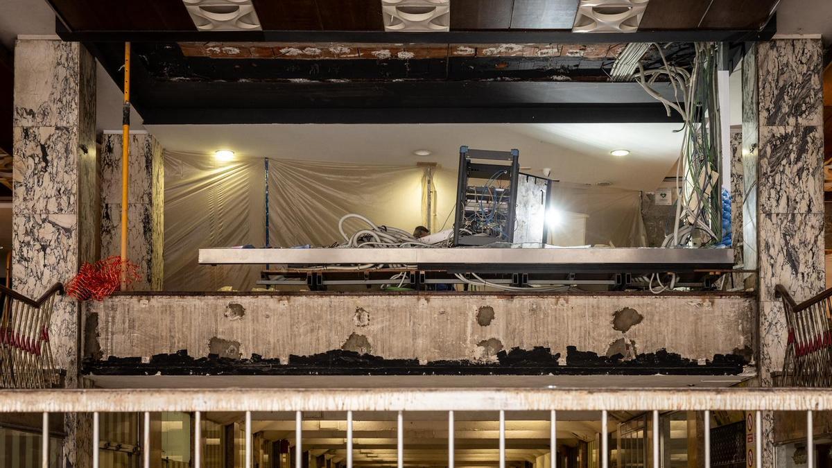 Obras en los accesos al cine Palafox de Zaragoza