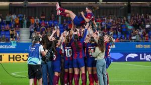 Liga F: FC Barcelona - Betis, el partido de despedida de Sandra Paños, Mariona Caldentey y Jonatan Giráldez, en imágenes