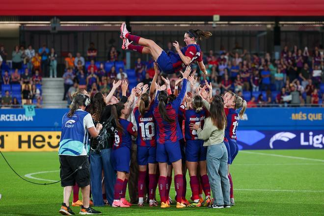 Liga F: FC Barcelona - Betis, el partido de despedida de Sandra Paños, Mariona Caldentey y Jonatan Giráldez, en imágenes