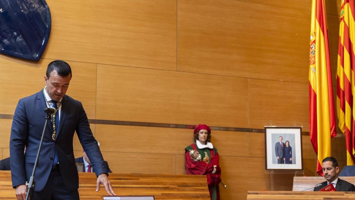 Mompó y Bielsa, en el pleno de investidura, en 2023.