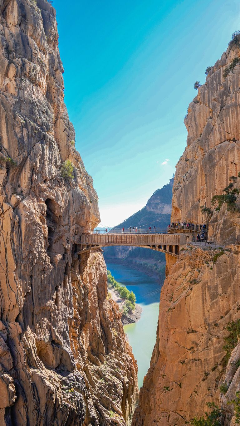 La ruta ya cuenta con varios puentes.