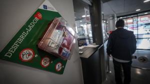 Un desfibrilador en un centro deportivo de El Prat de Llobregat.