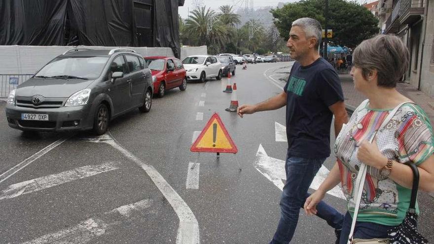 El palco de las fiestas creó un funil para la circulación en la avenida Castelao. // S.Ä.