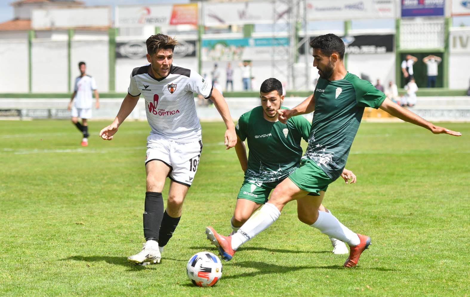 El triunfo del Pozobblanco ante el Córdoba B, en imágenes