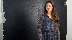 Gemma Humet interpreta en acústic el tema ’El noi de les places buides’.