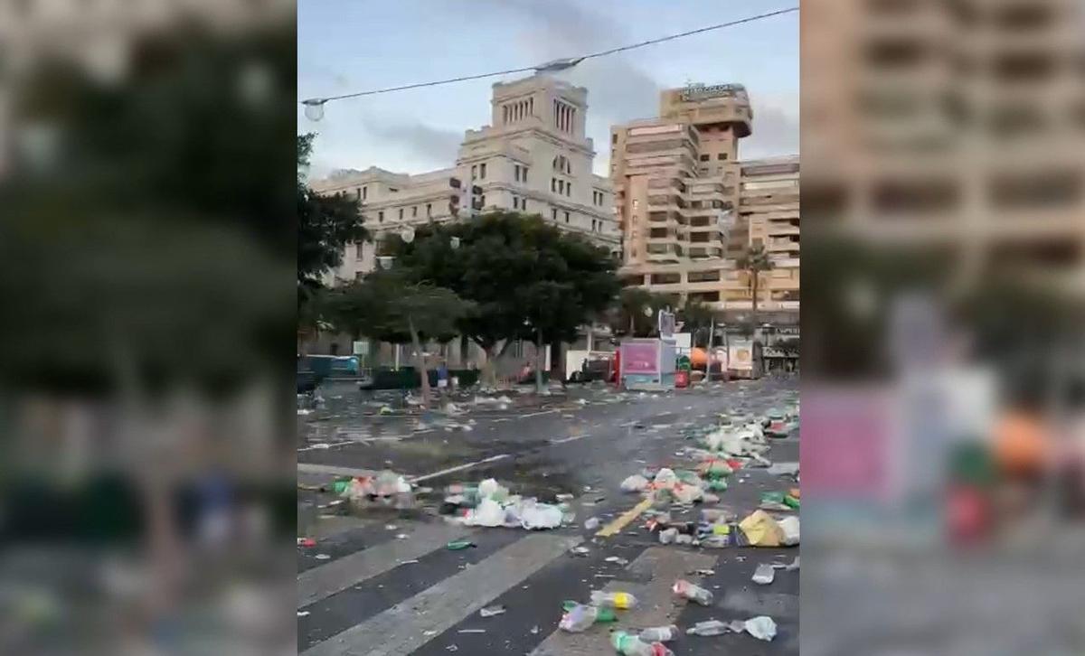 Zafarrancho de limpieza en Santa Cruz de Tenerife tras el Carnaval