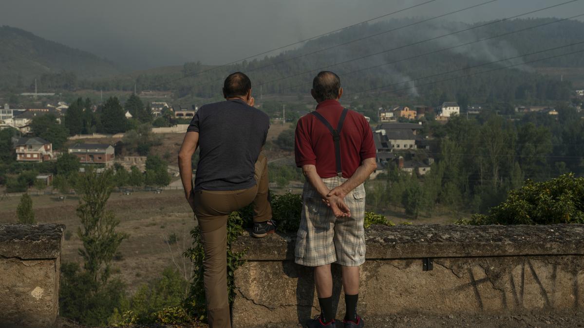 La ola de incendios que asola Galicia sigue sin control tras arrasar más de 31.500 hectáreas