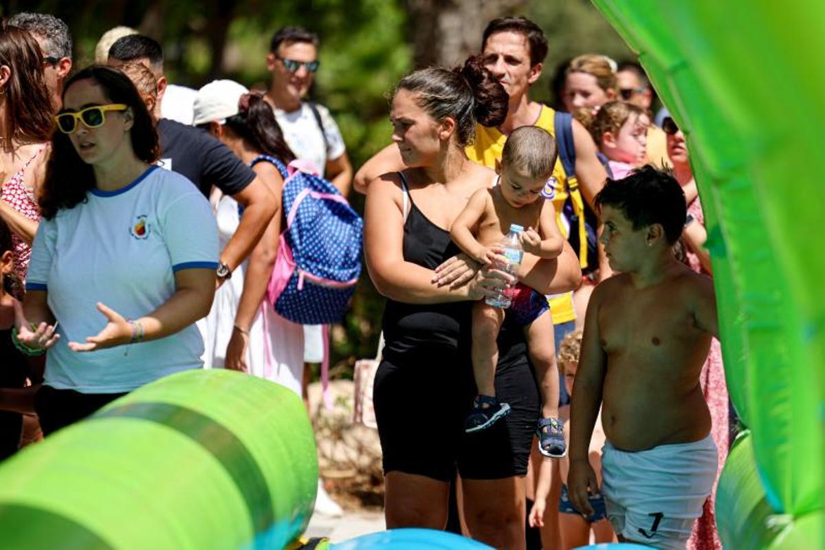Colchonetas, fiesta de la espuma, espectáculo de magia y talleres: Todas las imágenes de la jornada de las Festes de la Terra protagonizada por los vecinos más pequeños Colchonetas, fiesta de la espuma, espectáculo de magia y talleres: Todas las imágenes de la jornada de las Festes de la Terra protagonizada por los vecinos más pequeños