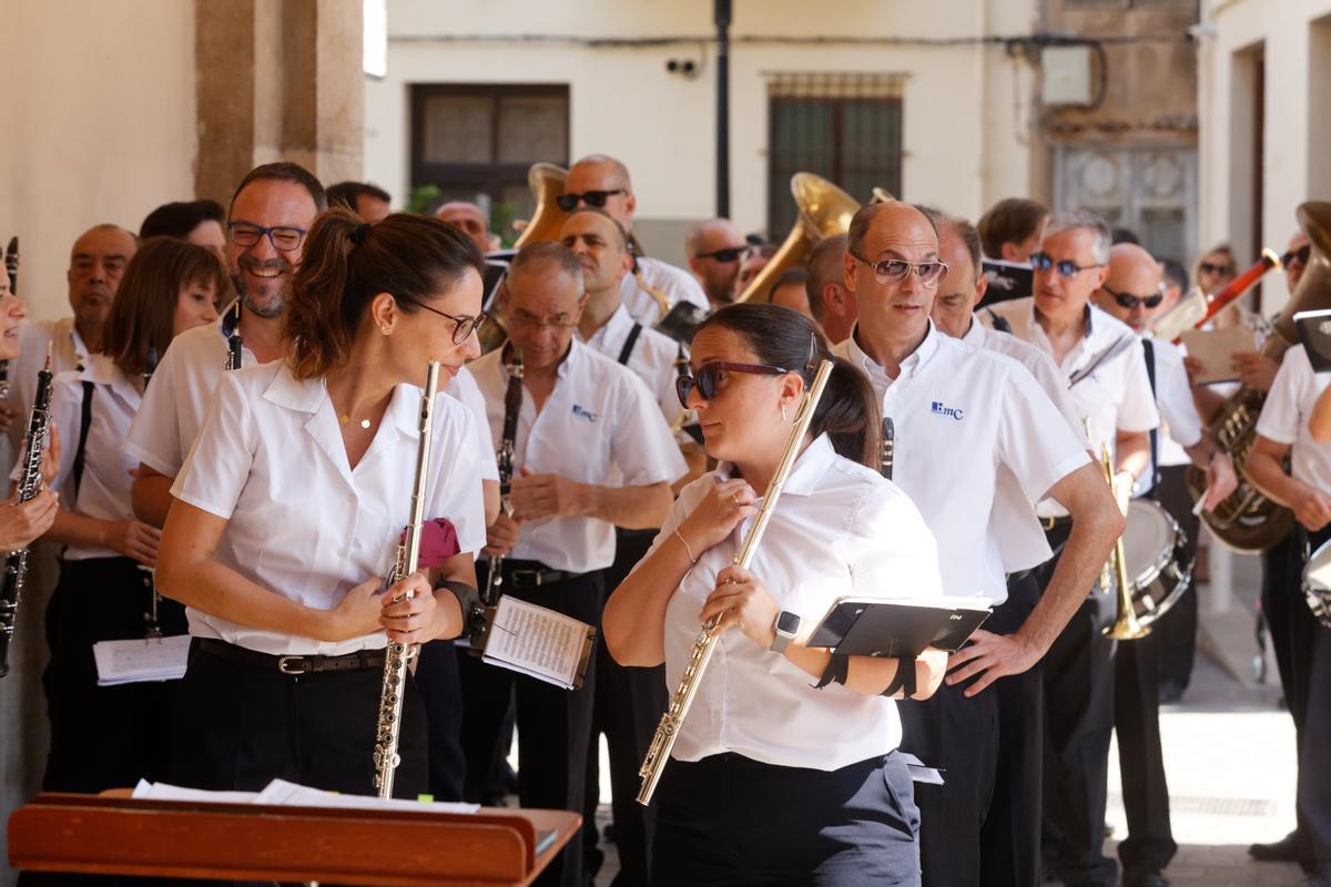 Imagen de la banda municipal de Castelló a punto de interpretar los temas.