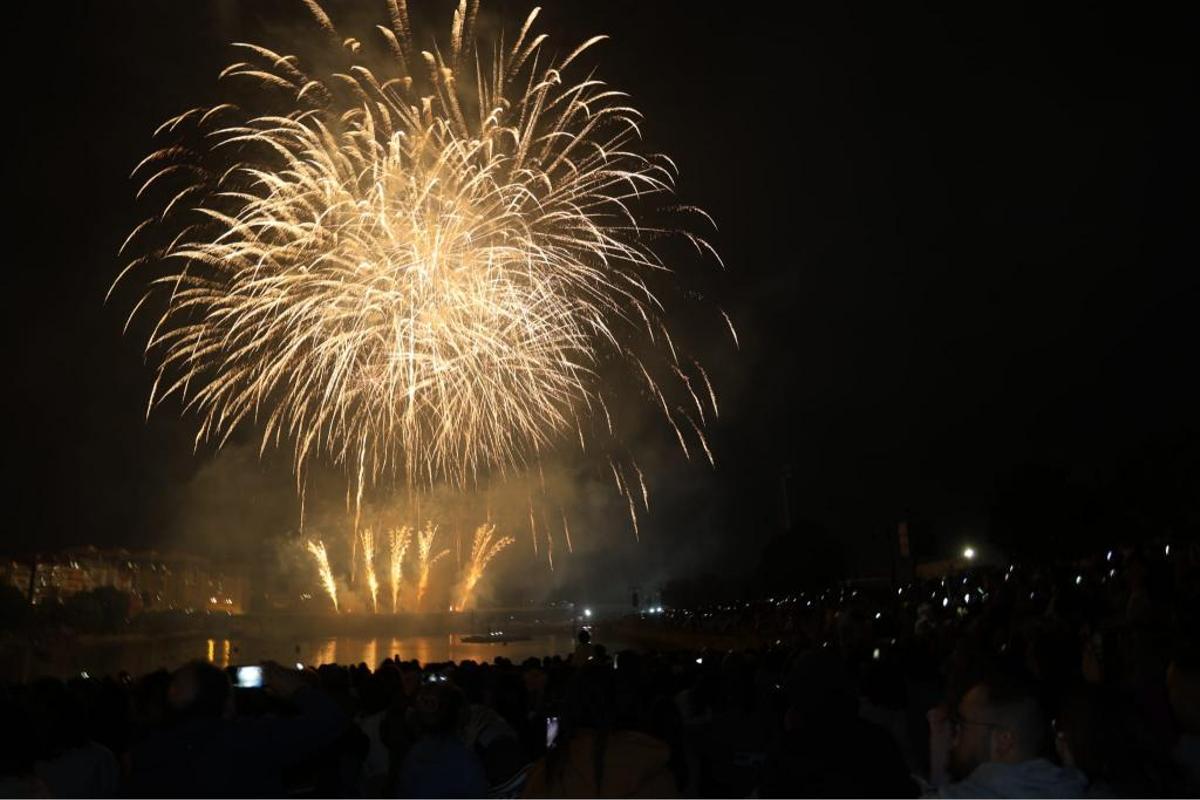 Los fuegos artificiales iluminan las fiestas de Bouzas
