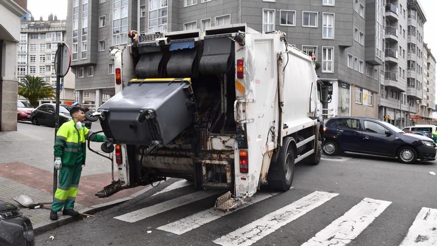 El servicio reforzado de basuras retira 355 toneladas de las calles en menos de un día