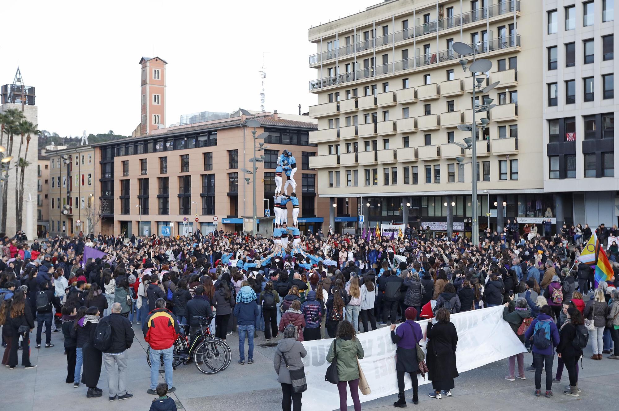 La manifestació feminista del 8-M a Girona en imatges