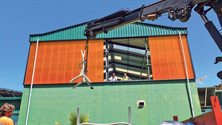 Trabajos de montaje del gimnasio.