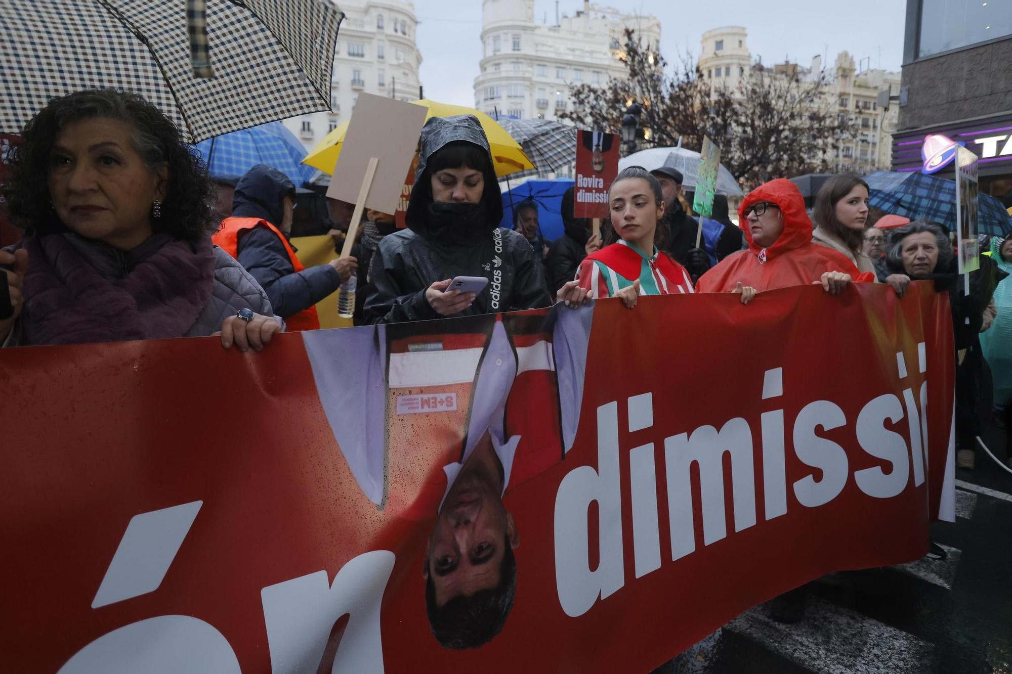 La cuarta manifestación contra Mazón por la gestión de la dana, en imágenes