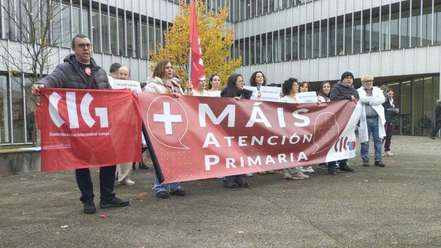 Concentración en el centro de salud de A Estrada | L.D.