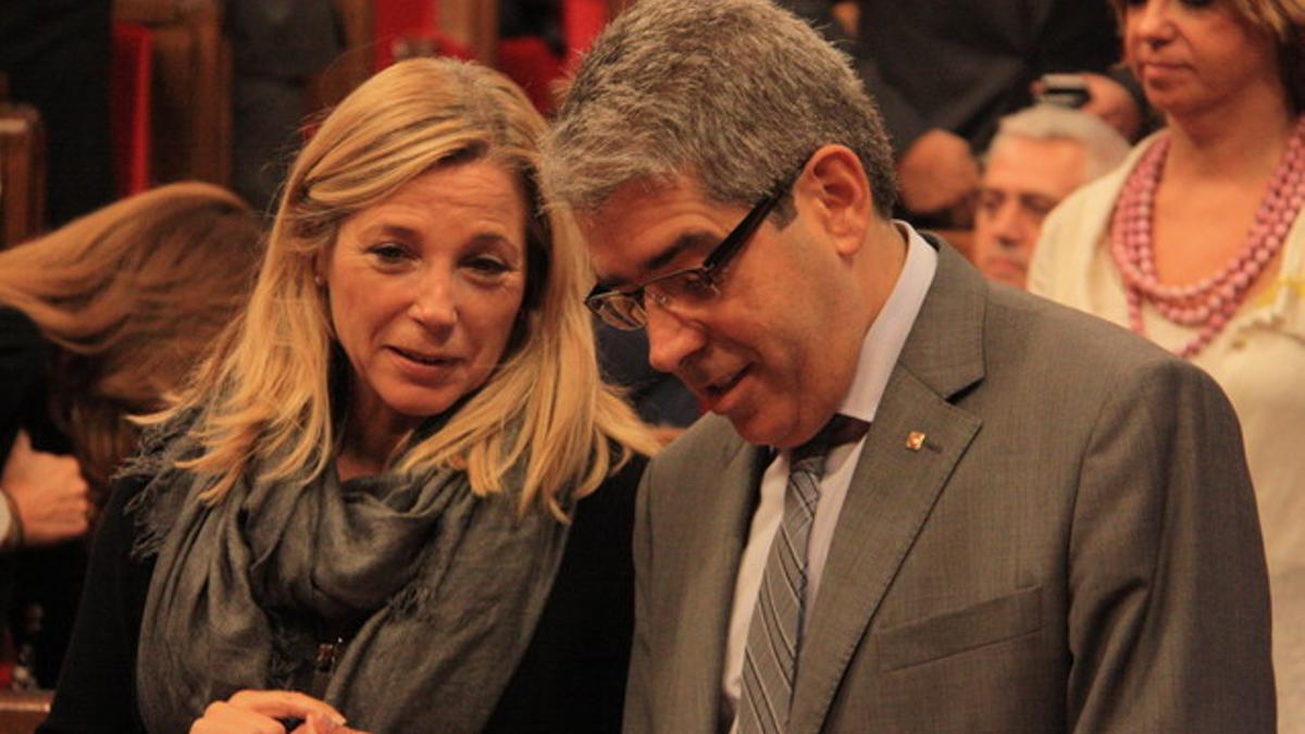 Joana Ortega y Francesc Homs, en el Parlament, este miércoles.