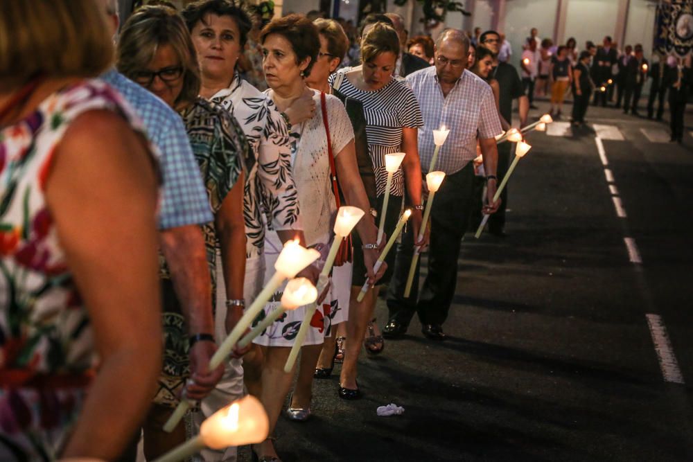 Los Armaos guían en Orihuela a la Virgen de Monserrate