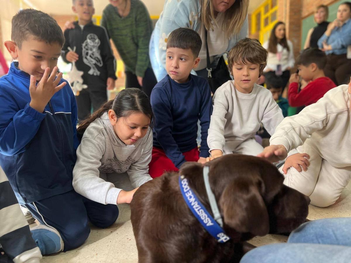 Hugo, en su visita al colegio Alejandro Valverde hace unos días.