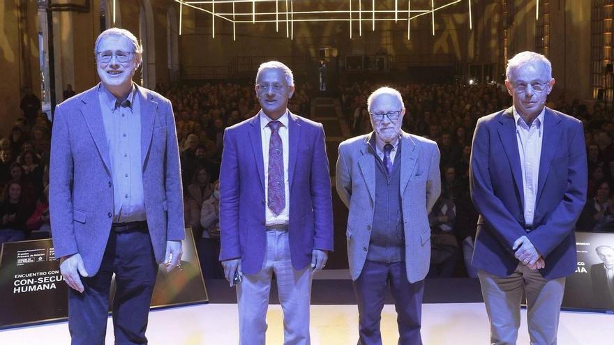El premio "Princesa" que se gestó en un pub de Cambridge:  Klenerman, Balasubramanian y Mayer explican ante 800 personas en La Vega cómo lograron un método de secuenciación de ADN "un millón de veces más rápido" que el originario
