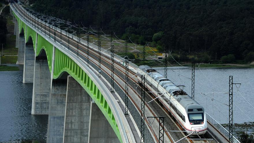 Renfe refuerza la conexión Galicia-Madrid este puente del Pilar: más de 1.000 plazas extra en dos Alvia