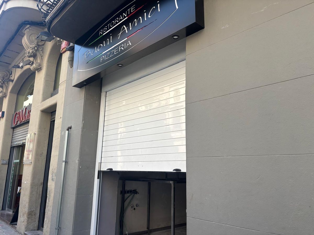La nova pizzeria queda al bell mig del carrer d'Àngel Guimerà on abans hi havia L'Etamin