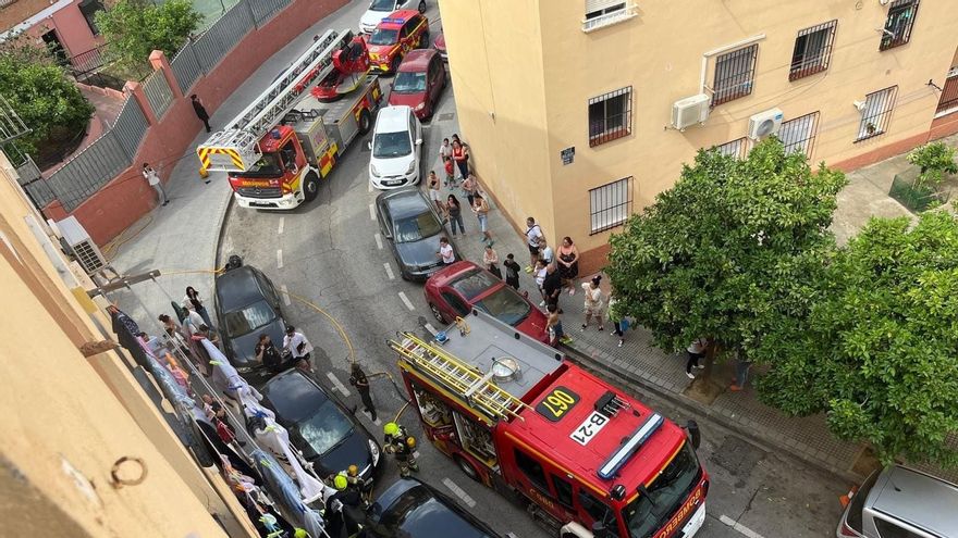 Dos personas atendidas en Ciudad Jardín por inhalación de humo y un animal fallecido tras un incendio