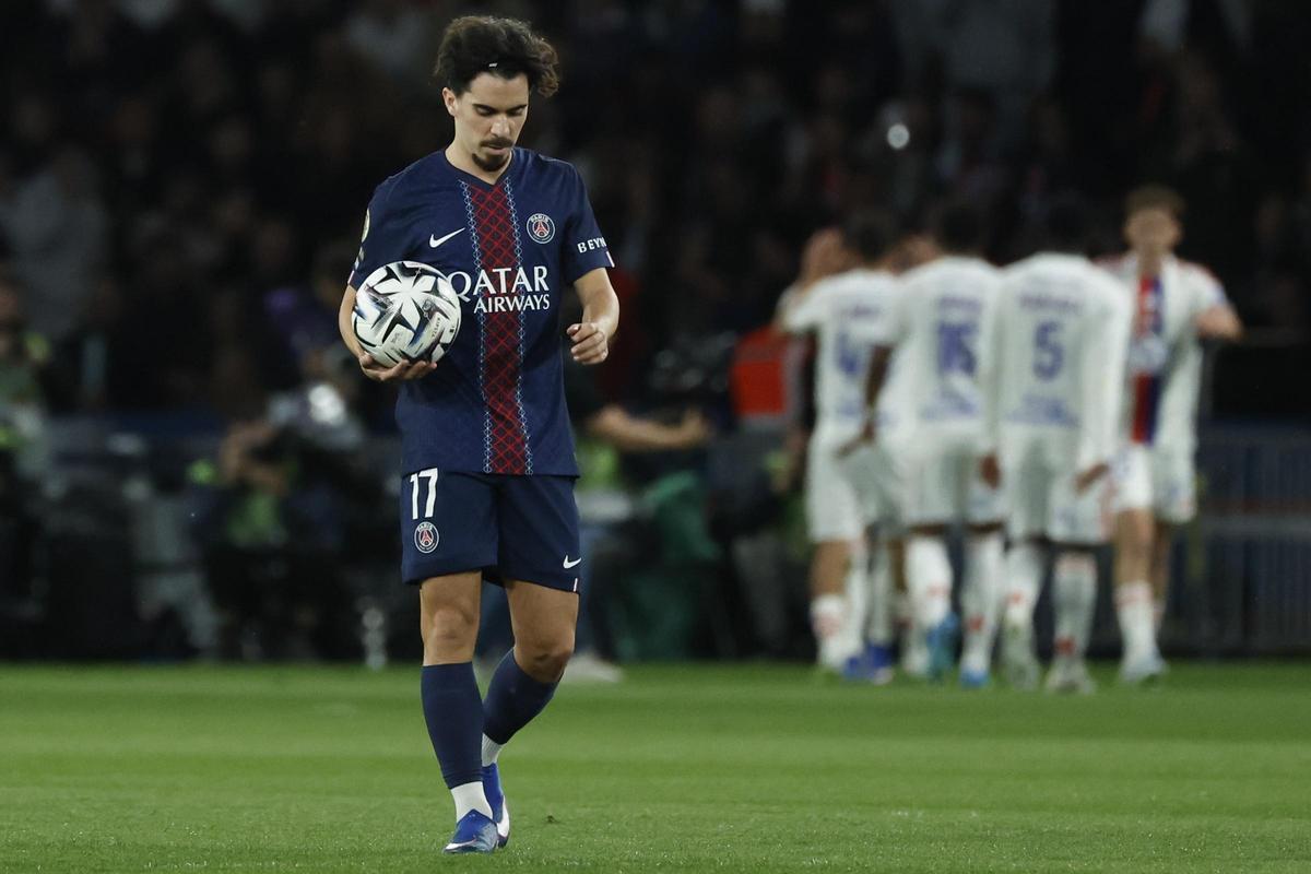 Vitinha, del PSG, durante el partido frente al Lyon