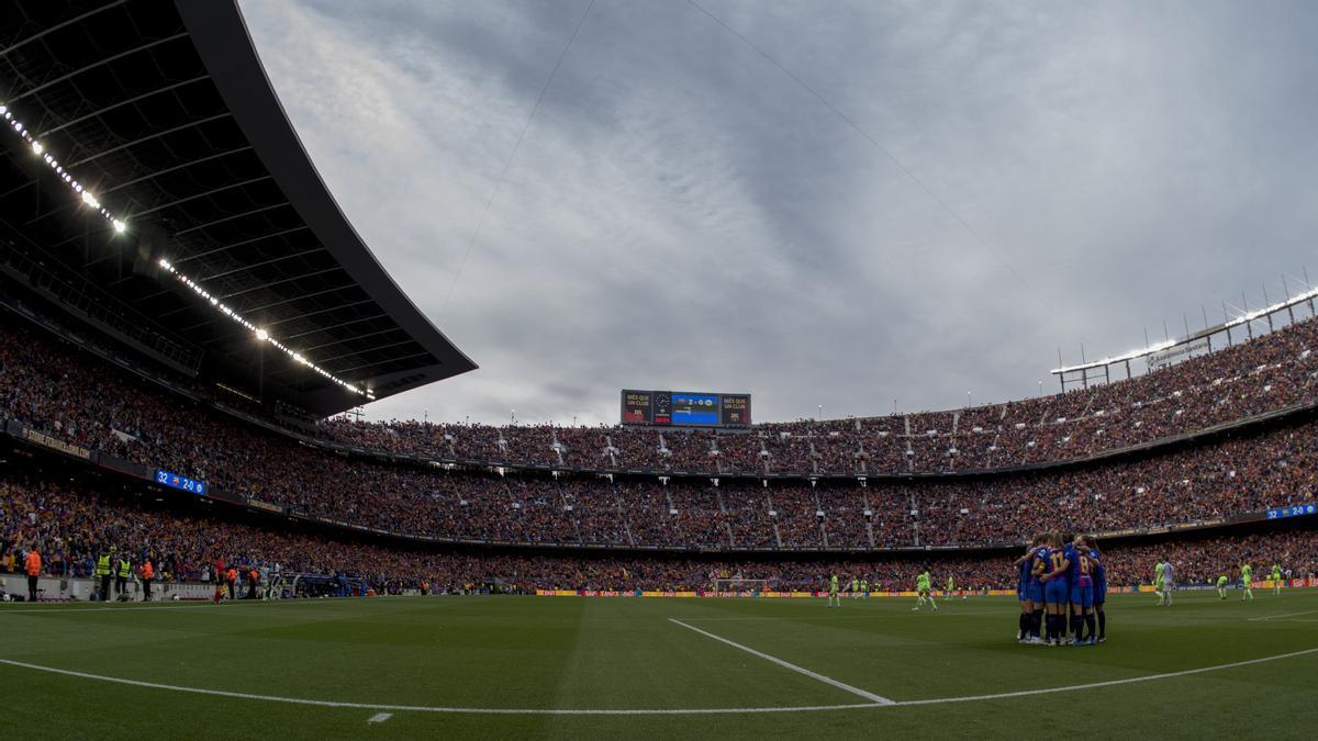 Las jugadoras azulgrana celebrando el segundo gol ante el Wolfsburgo en un Camp Nou con nuevo récord de asistencia de público