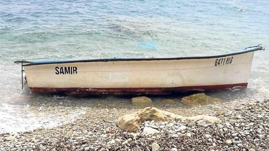 Imagen de la pequeña embarcación hallada ayer en Eivissa.