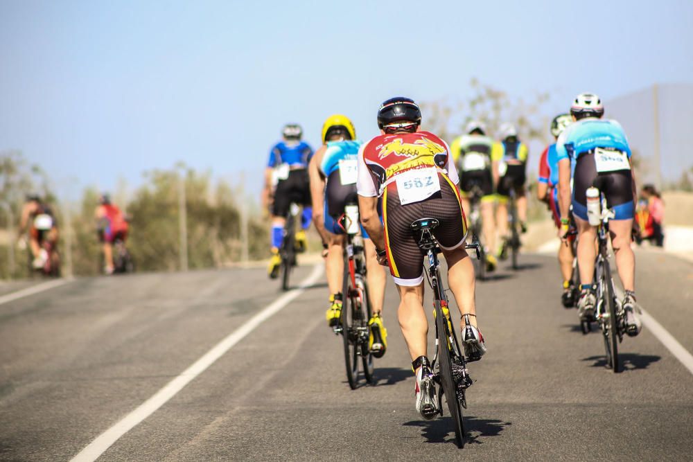 Gustavo Rodríguez y Anna Noguera ganan el Triatlón