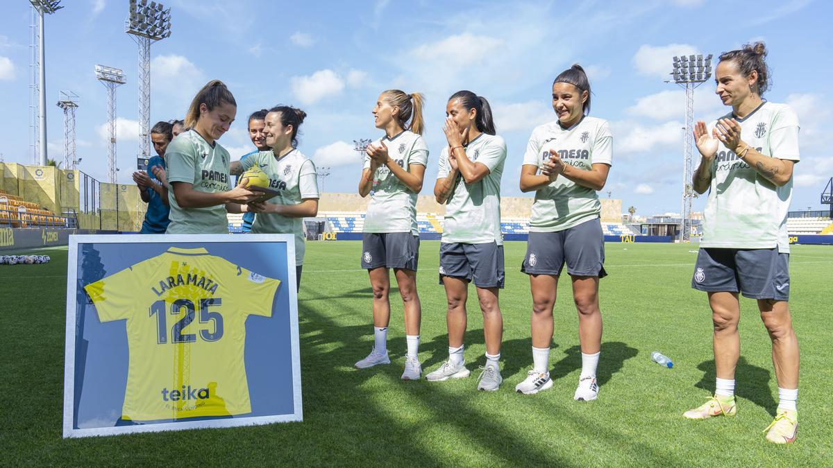 El emotivo homenaje de despedida del Villarreal femenino a su capitana ...