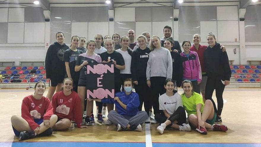 Foto conjunta de los equipos sénior y cadete femenino.