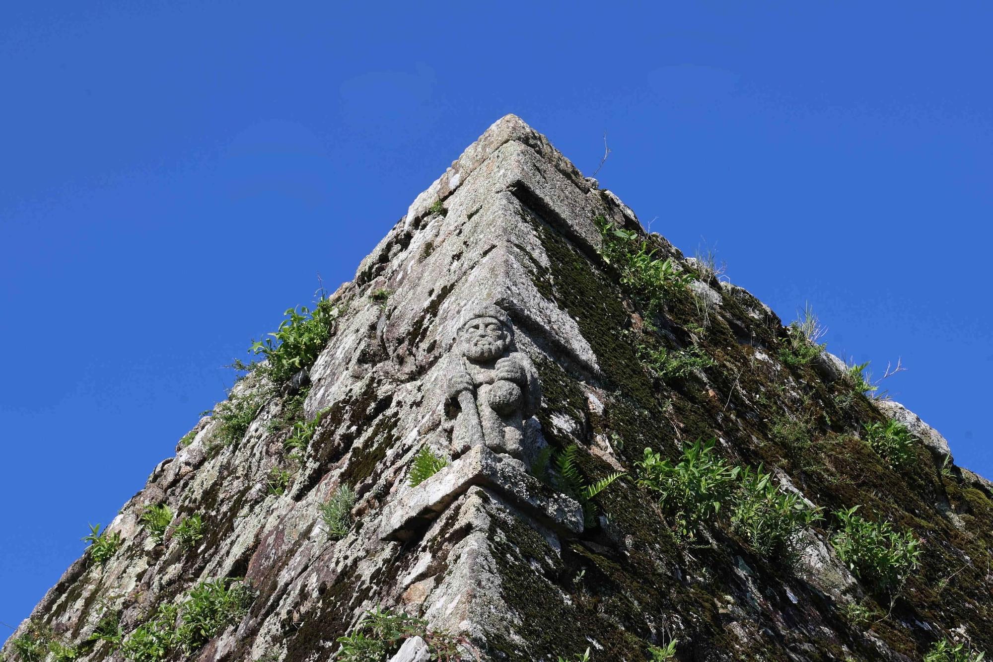 Los moradores de piedra de O Castro: una galería de arte al aire libre