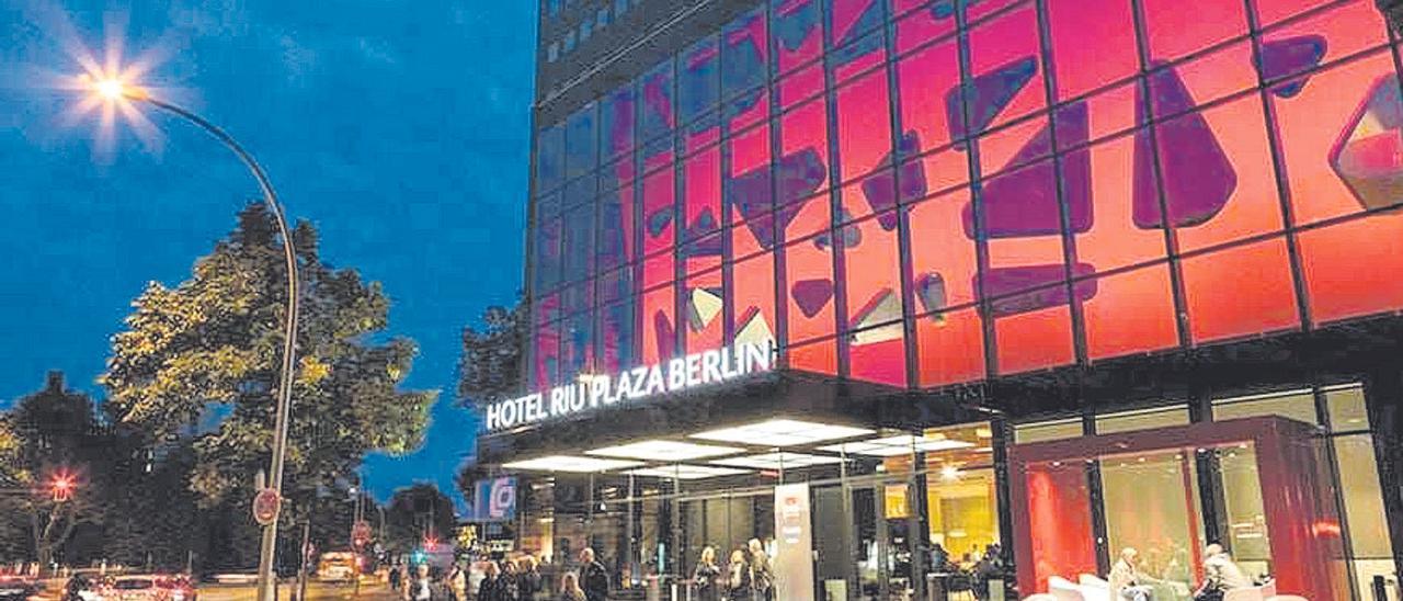 El RIU Plaza Berlín se ubica en el centro de la capital alemana y fue inaugurado en 2015.